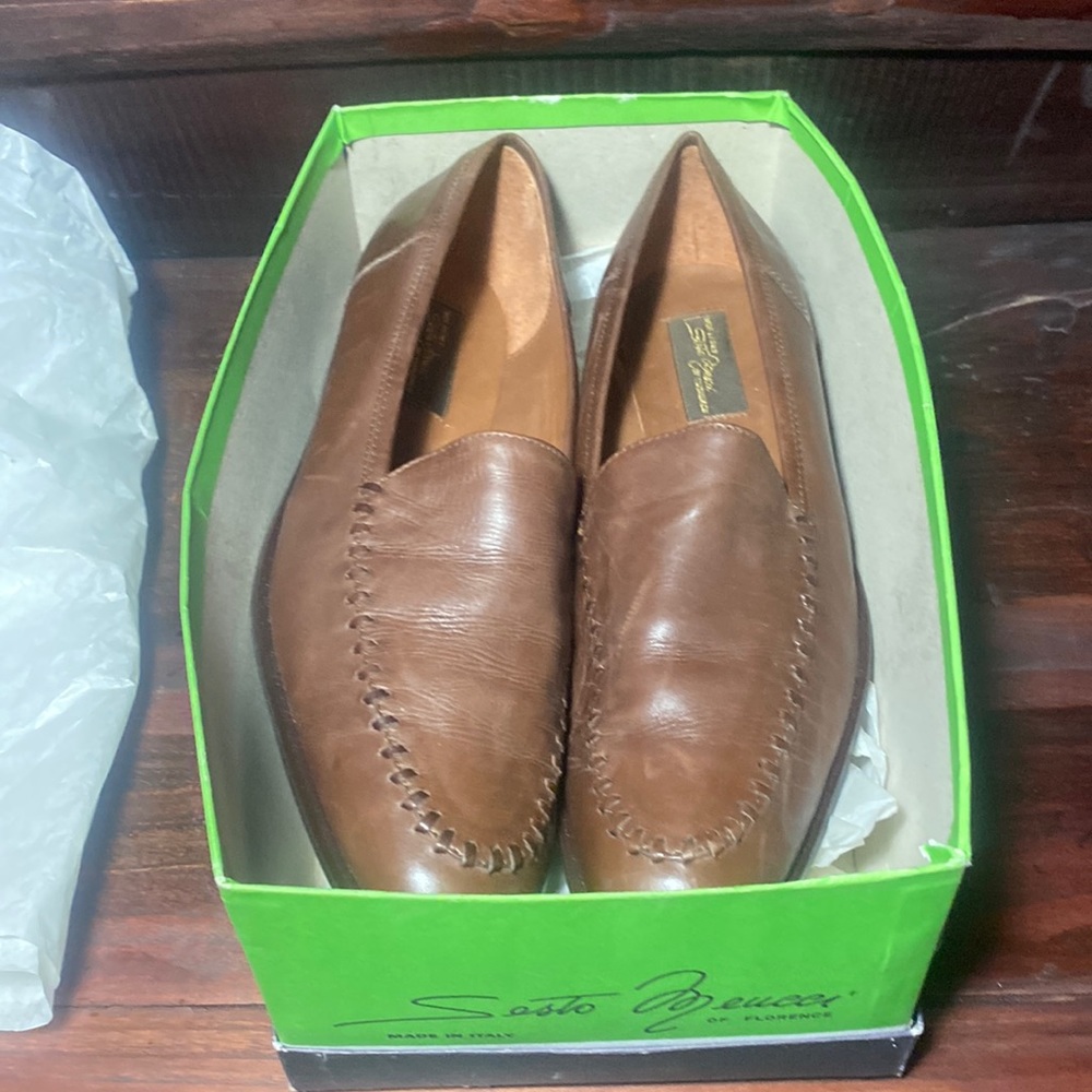 Womens loafer shoe